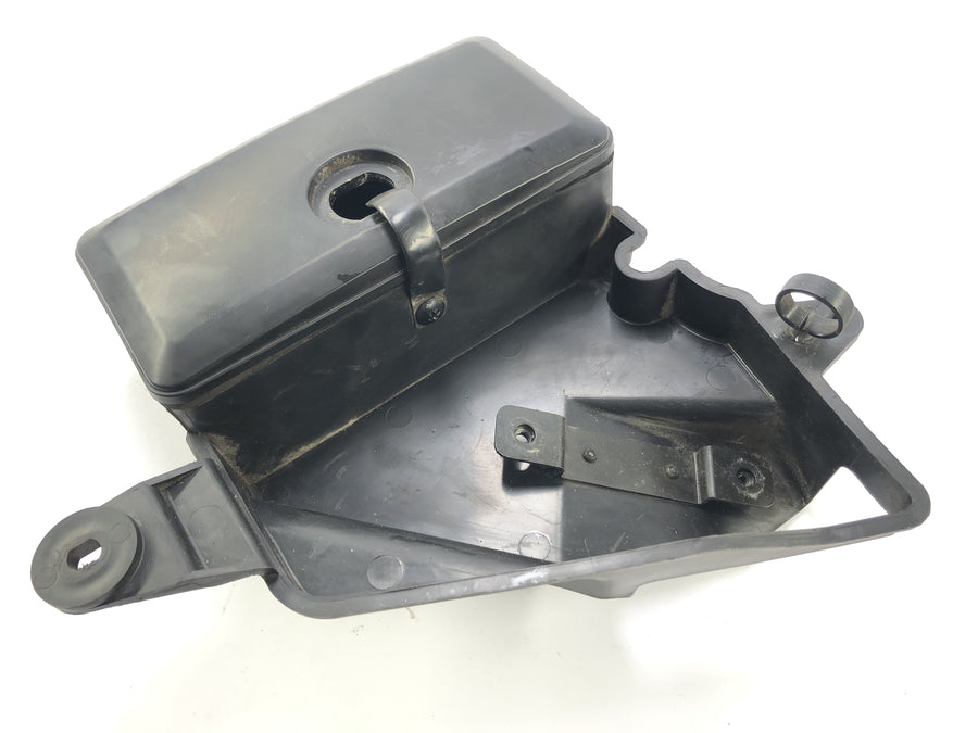 Kawasaki VN 800 Classic [2000] - Storage compartment for unit holder on the left