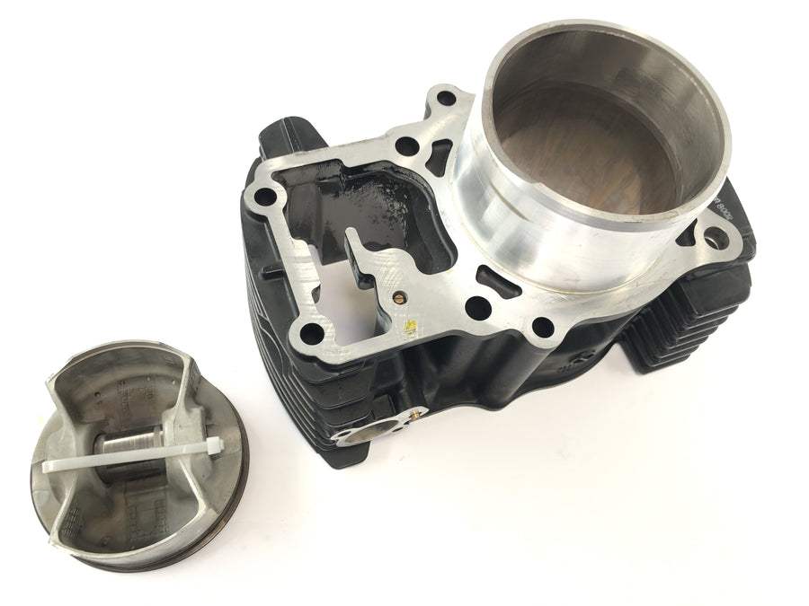 Suzuki VZ 1500 WVCU [2011] - Zylinder mit Kolben Zylinder hinten