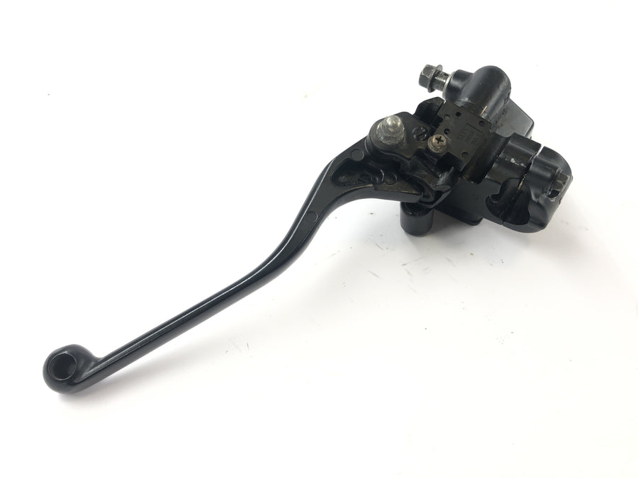 Honda XBR 500 PC15 [1989] - Raccord de frein à levier de frein sur le cylindre de frein principal droit