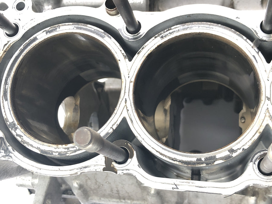 Yamaha YZF R1 RN04 [2001] - Motorblock Motorgehäuse Kurbelgehäuse mit Kolben