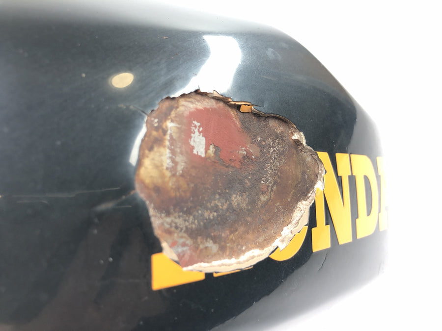 Honda CBR 900 RR Fireblade SC33 [2000] - Tank fuel tank petrol tank tank container with dent