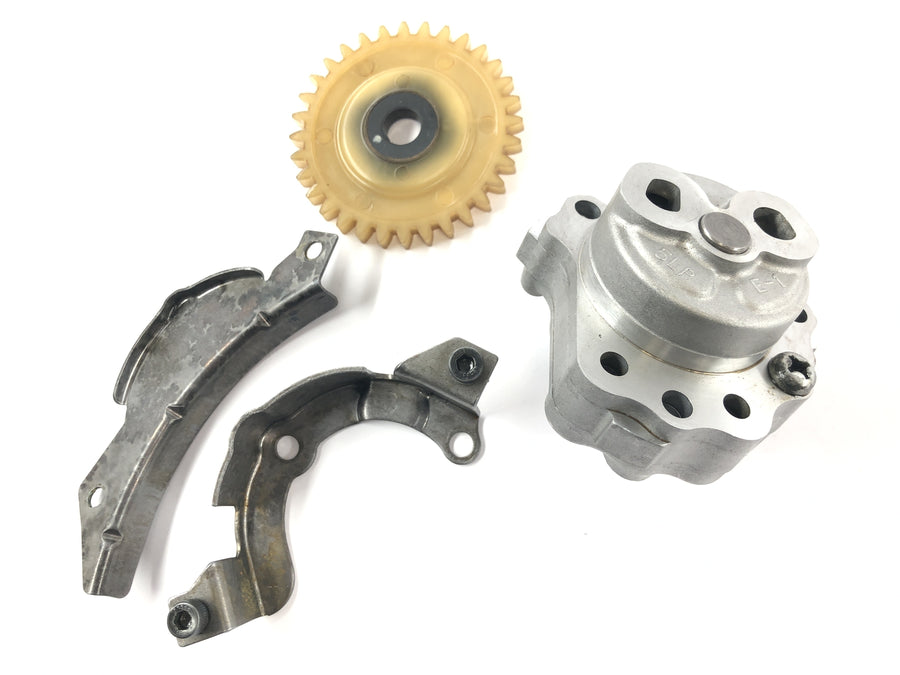 Yamaha MT 03 RM02 [2007] - Oil pump oil pump pump unit with pinion and brackets