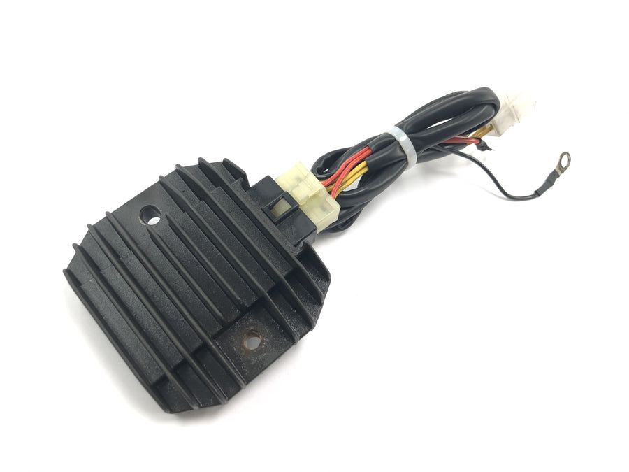 Honda CBR 900 RR Fireblade SC33 [2000] - Régulateur de tension redresseur régulateur