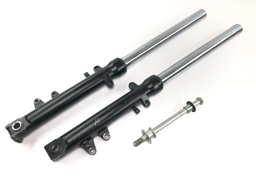 Suzuki SV 650 AV [2000] - Front fork 41 mm telescopic fork with axle