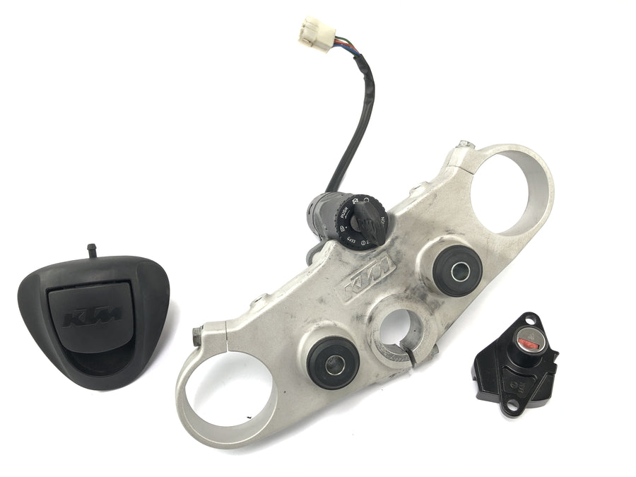 KTM 690 SM Prestige [2007] - Fork Bridge en haut avec couverture de verrouillage d'allumage de verrouillage d'allumage