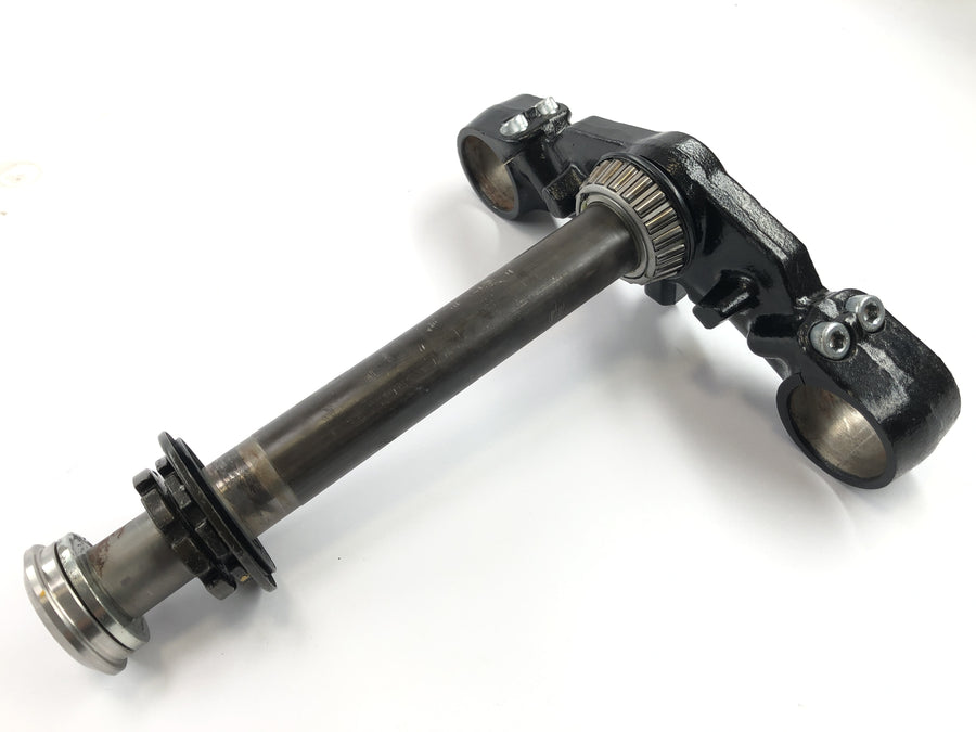 Kawasaki GPZ 1100 ZXT10E [1997] - fork bridge below control head pipe