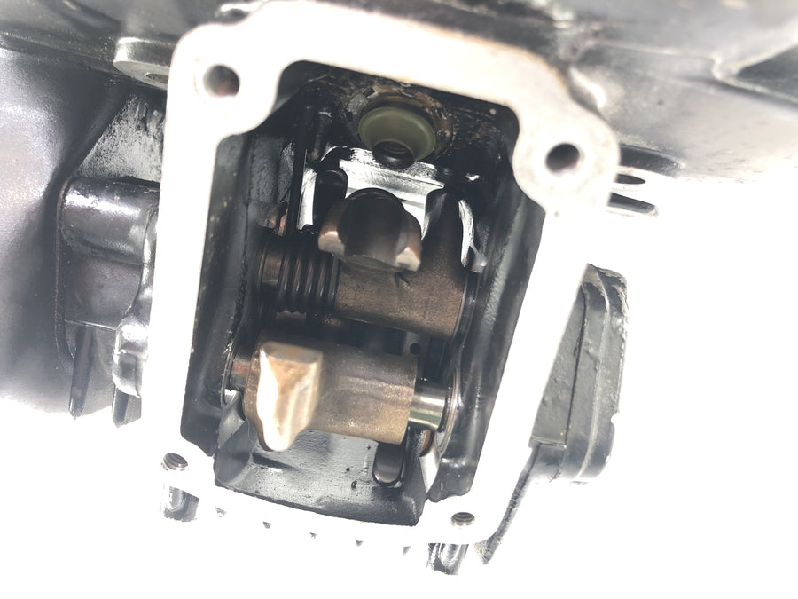 Ducati 900 SS [1991] - Vertical cylinder head with rocker arms