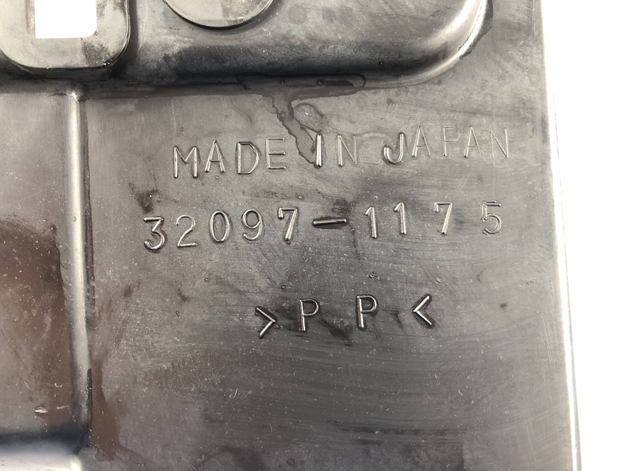 Kawasaki VN 1600 Mean Streak VNT60B [2005] - Battery compartment