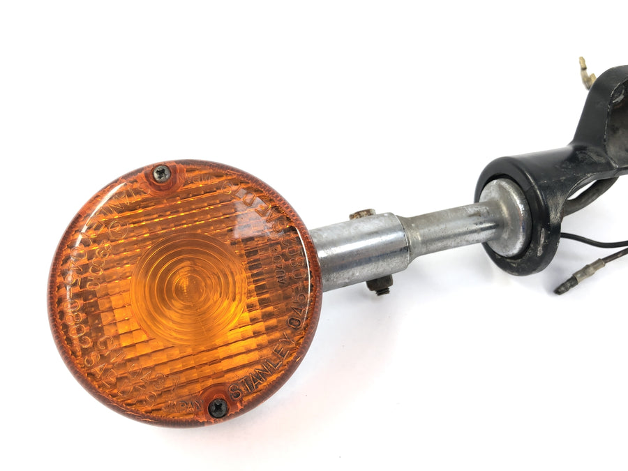 Yamaha XV 750 5G5 [1982] - turn signal with bracket at the front