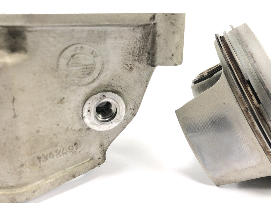BMW R 1100 RT 259 [1999] - cylinder with piston on the left