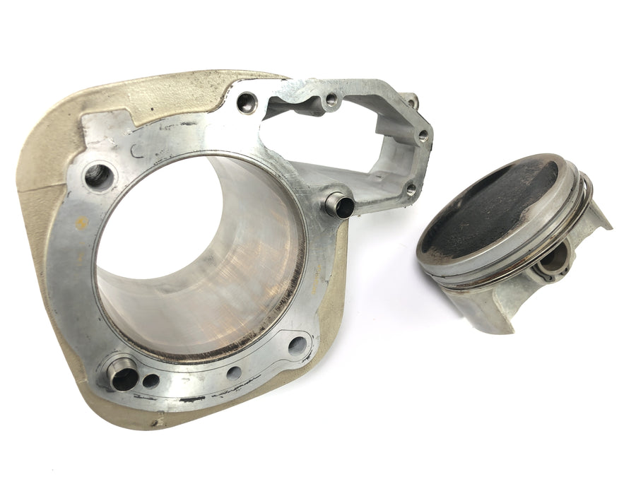 BMW R 1100 RT 259 [1999] - cylinder with piston on the left