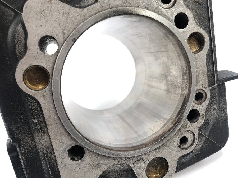 Ducati 900 SS [1991] - Cylinder with vertical piston