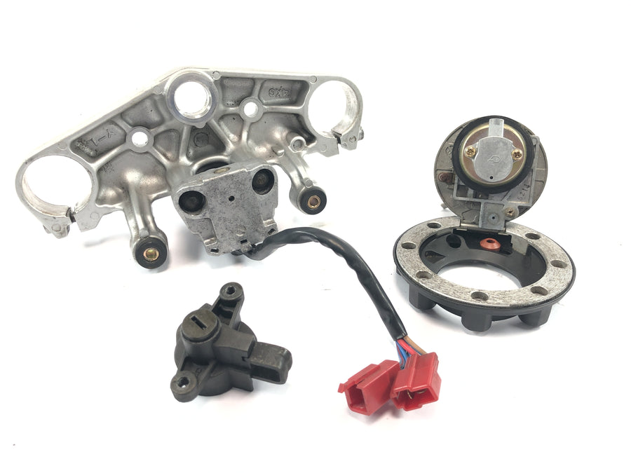 Yamaha XJR 1200 4PU [1996] - pont de fourche supérieur avec serrure de contact, kit de verrouillage du bouchon de réservoir