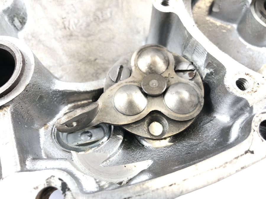 Triumph Bonneville T140V [1976] - couvercle de moteur de couverture à engrenage à droite
