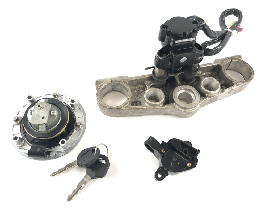 Suzuki GSF 1200 S Bandit WVA9 [2003] - serrurier avec pont de fourche au-dessus du verrouillage du verrouillage d'allumage