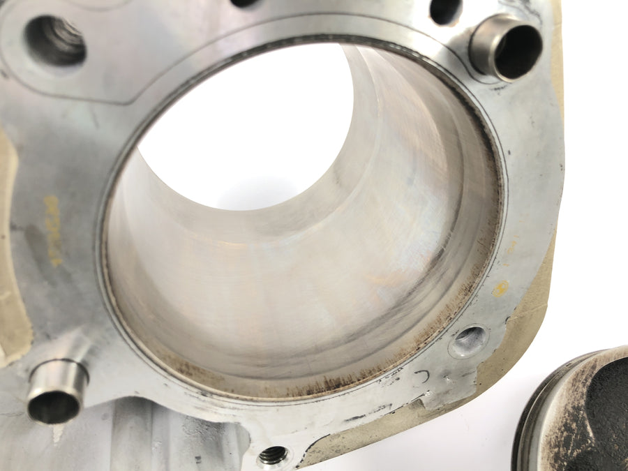 BMW R 1100 RT 259 [1999] - cylinder with piston on the left