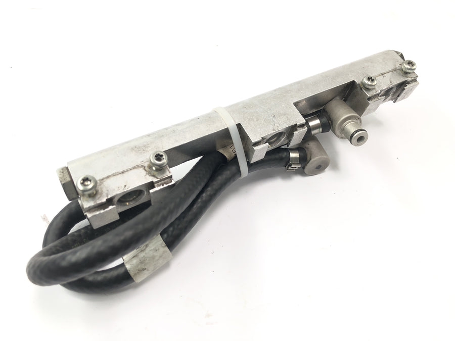 Triumph Speed ​​Triple T509 [1998] - Injector rail fuel supply