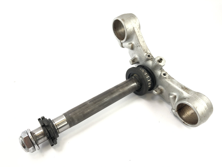 Kawasaki ZR7 ZR750F [1999] - fork bridge below
