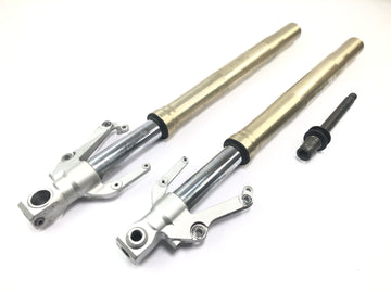 Yamaha YZF R1 RN04 [2001] - Fourche Fourche suspendue à fourche inversée avec axe