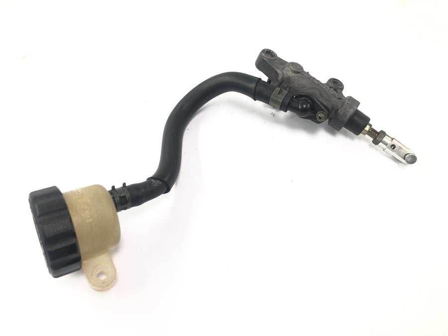 Yamaha YZF R1 RN01 [1998] - Brake pump behind