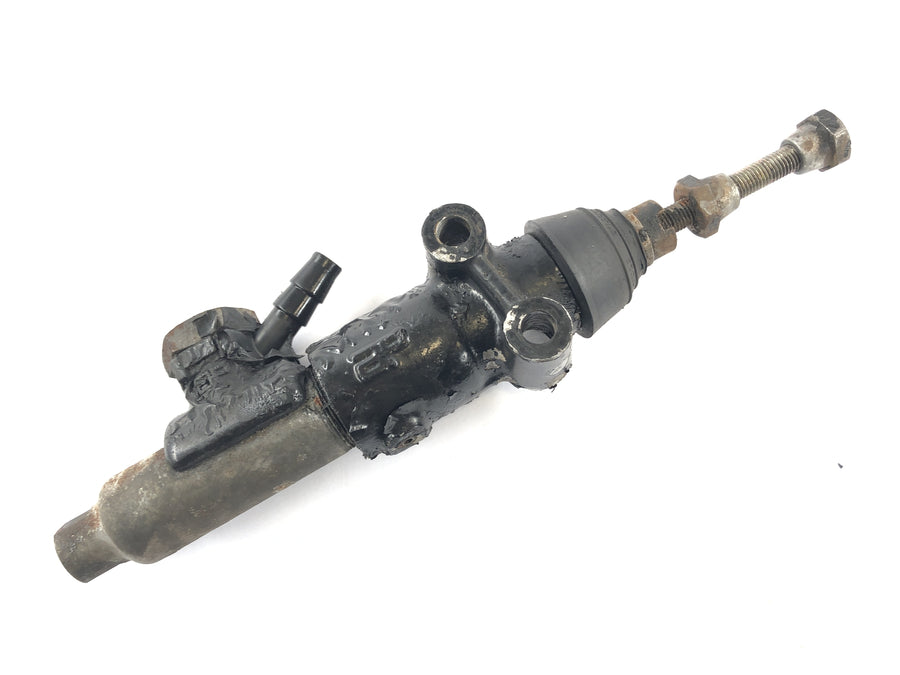 Triumph Bonneville T140V [1976] - brake pump behind