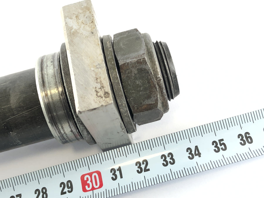 Yamaha YZF 750 R 4NHN [1996] - Hinter axle of the stick axle