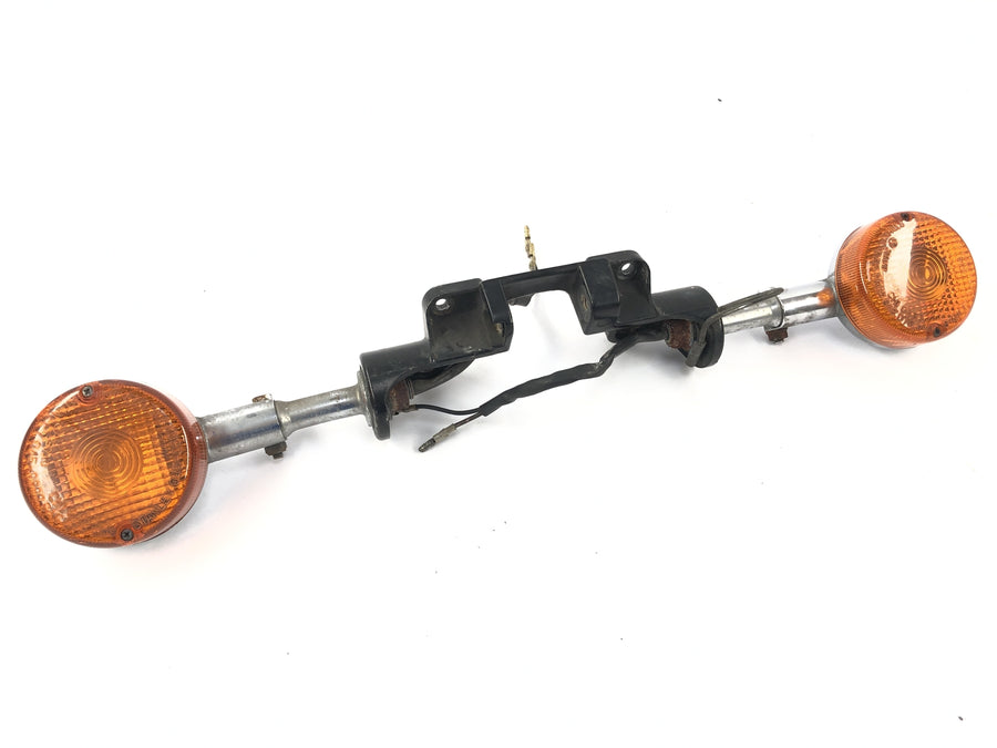 Yamaha XV 750 5G5 [1982] - turn signal with bracket at the front