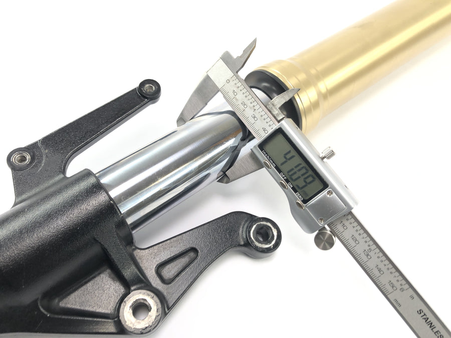 Triumph Street Triple R 675 D67LD [2010] - fork telegabel with axis upside down