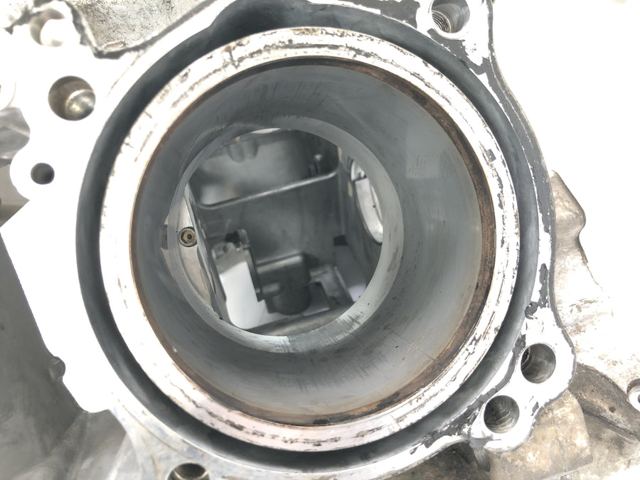 HONDA VTR 1000 SP 1 SC45 [2001] - Engine housing engine block crankcase with pistons
