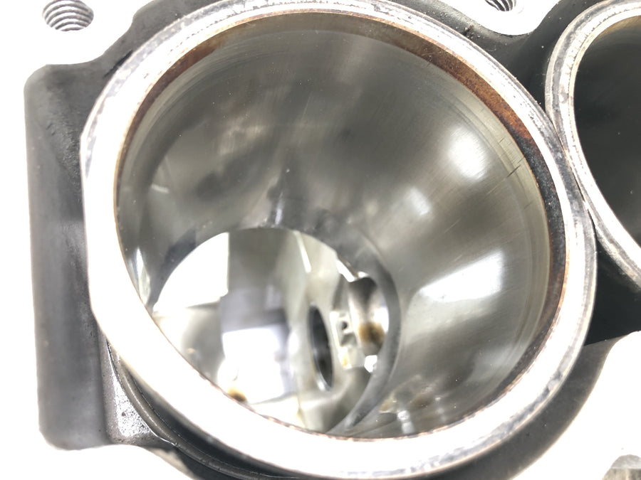 Triumph Sprint ST 1050 [2005] - Motorgehäuse Leergehäuse Zylinderblock mit Kolben