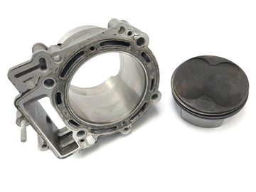 KTM 950 SM LC8 [2008] - Cylindre avec des pistons à l'avant