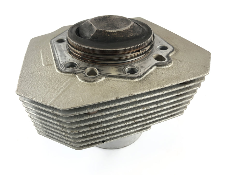 Moto Guzzi Norge 1200 [2006] - cylinder with pistons on the right