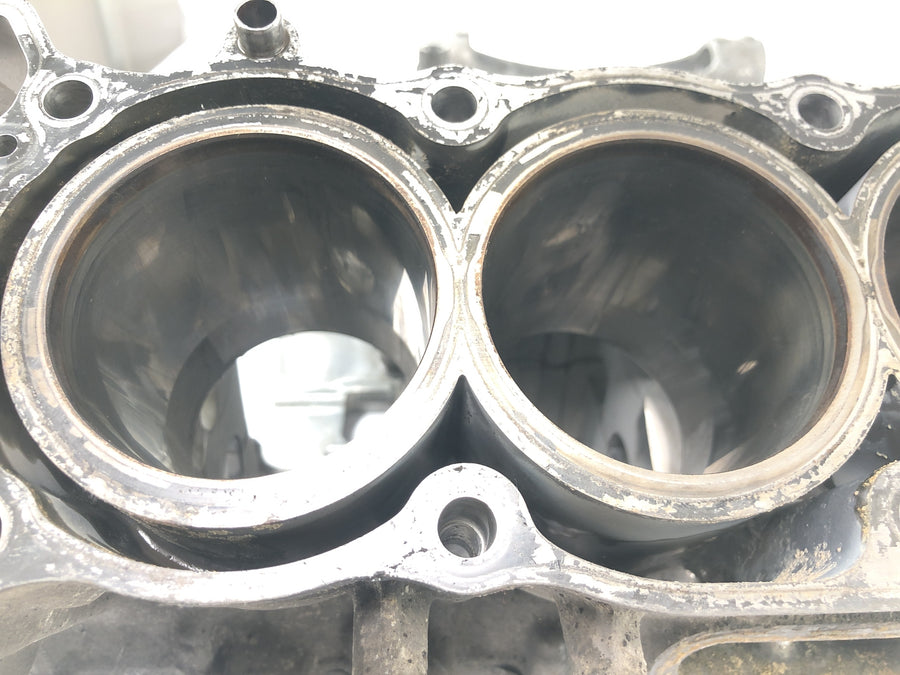 Honda CBR 900 RR SC28 [1995] - Motorblock Motorgehäuse mit Kolben Leergehäuse