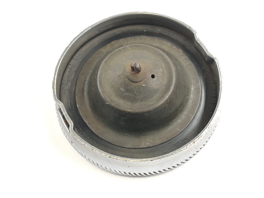Triumph Bonneville T140V [1976] - fuel cap tank closure