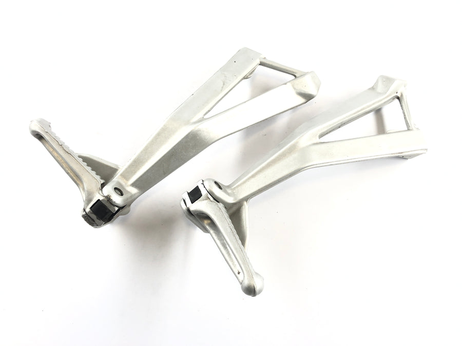 Ducati 1098 S H7 [2009] - Soziusfußrasten links und rechts mit Halter