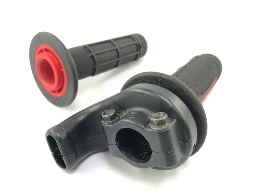 Husqvarna SM 630 A4 [2010] - Handlebar fitting right throttle grip with rubber grips
