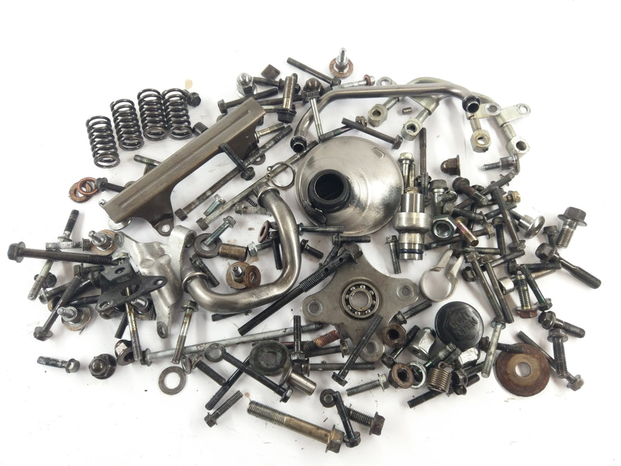 Honda 750 CB Seven Fifty RC42 [1992] - Lot de pièces restantes et vis moteur