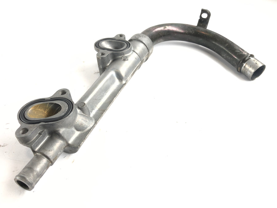 Yamaha YZF 750 R 4HN [1995] - Conduite d'eau de refroidissement côté admission du bloc moteur