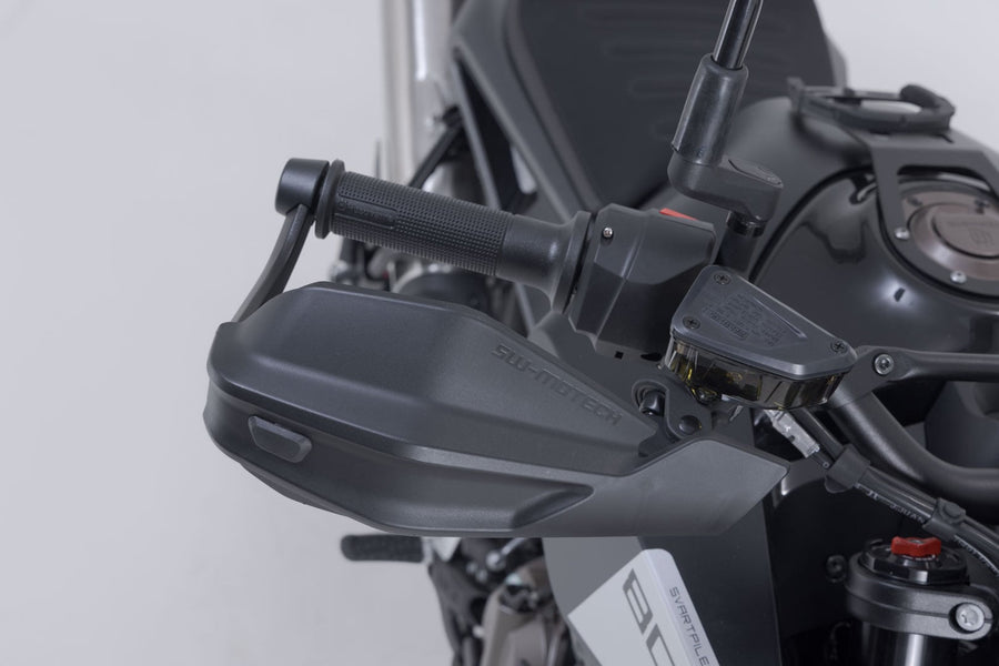 Husqvarna Svartpilen 801 [2024] - Kit protège-mains Adventure – photo 8