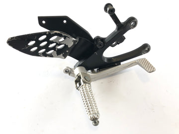 Yamaha YZF R1 RN12 [2005] - Right footrest with holder and brake pedal