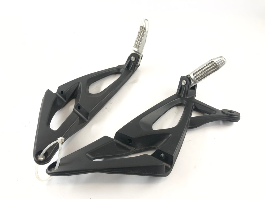 BMW K 1300 R [2010] - Repose-pieds Ensemble repose-pieds passager