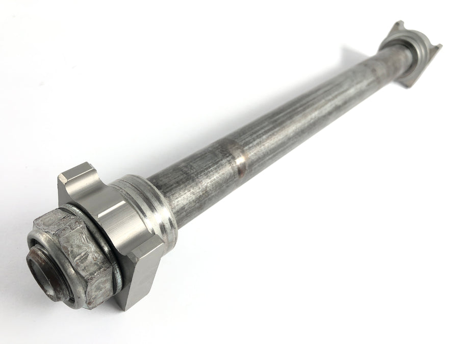 Honda CBR 900 SC50 - Rear wheel axle