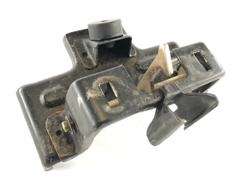 Yamaha V-max 1200 2EN [1997] - Seat lock - 0