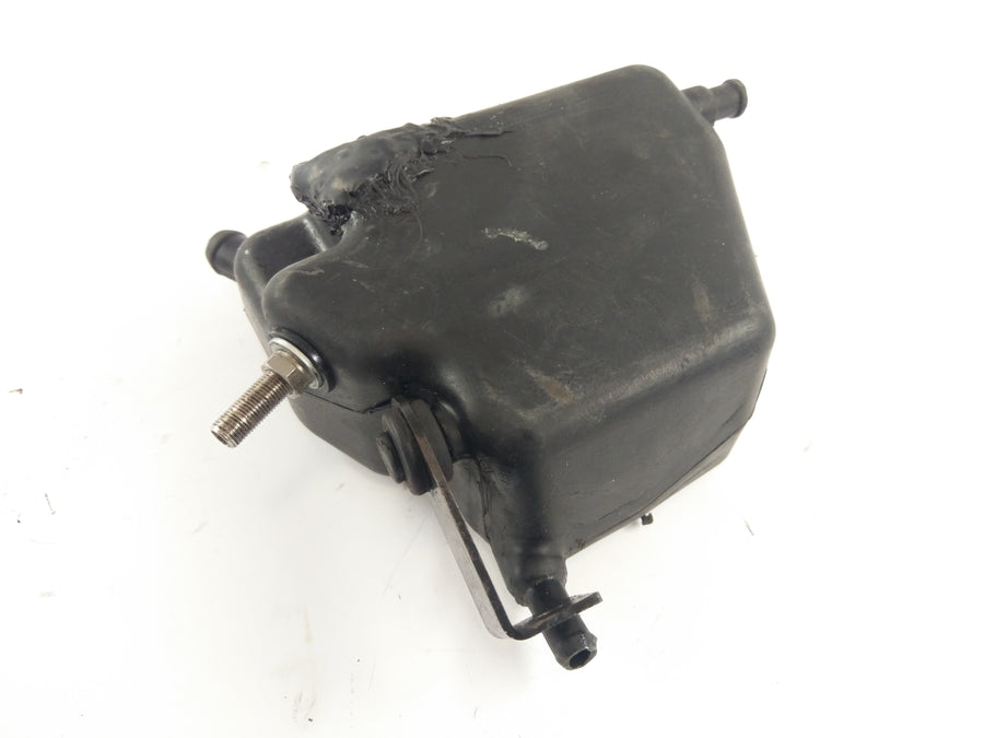 Moto Guzzi Stelvio 1200 4V [2008] - Ventilation du carter du vase d'expansion